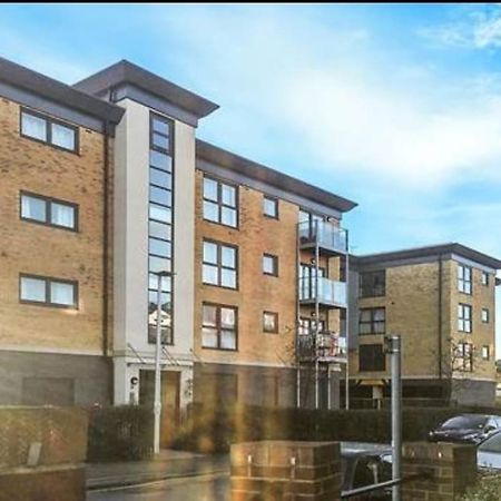 Stylish Station Apartment In Rochester With Free Parking Wainscot Exterior foto